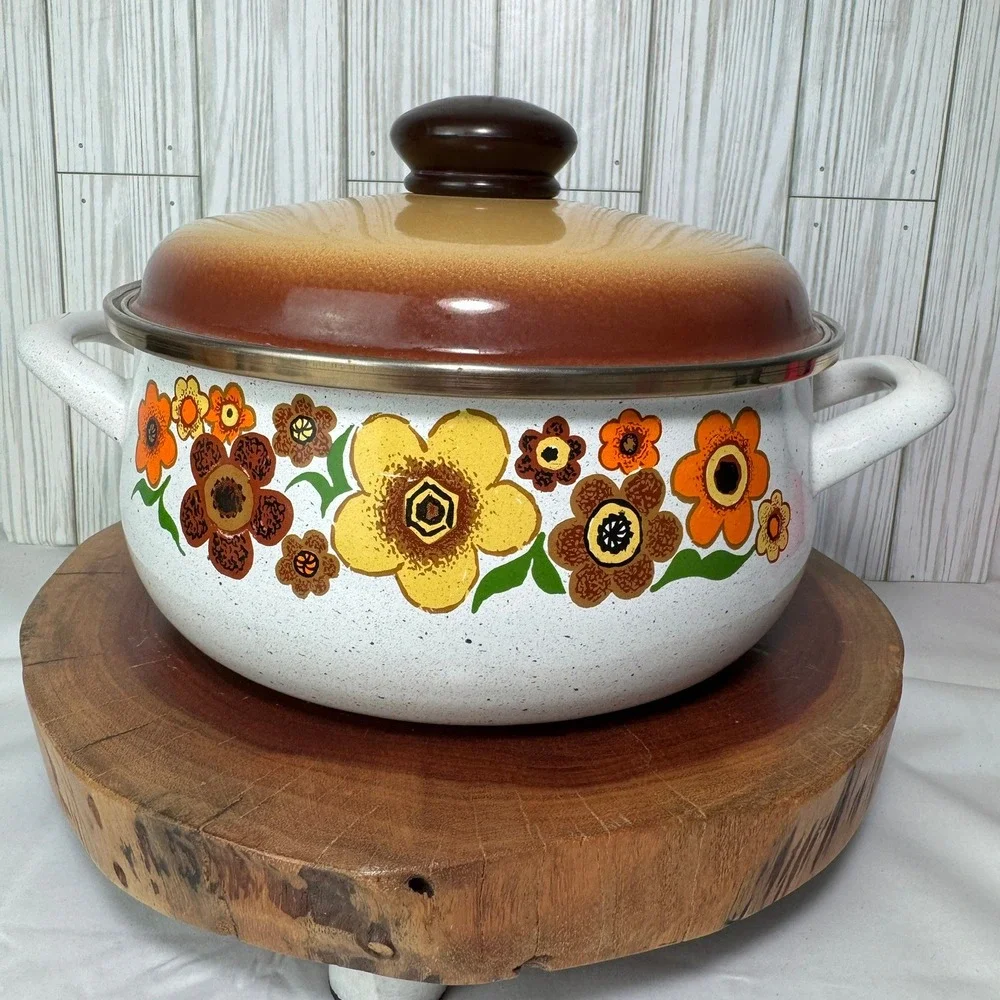 Vintage 70's Harvest Blossom Porcelain Enamel Cookware Stock Pot RETRO